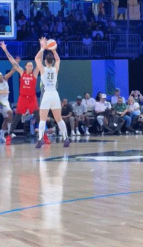 达拉斯记者转发李月汝远投视频：我喜欢她的这种自信