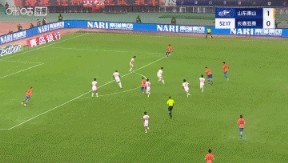 小角度凌空斩！陈蒲破门，泰山2-0领先亚泰！VAR确认进球有效！