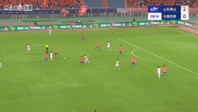 卡米洛单刀低射近角破门，打进加盟首球！亚泰扳回一城1-2泰山！