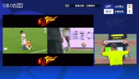 VAR改判直红！高准翼亮鞋底铲到玄智健脚踝，被红牌罚下